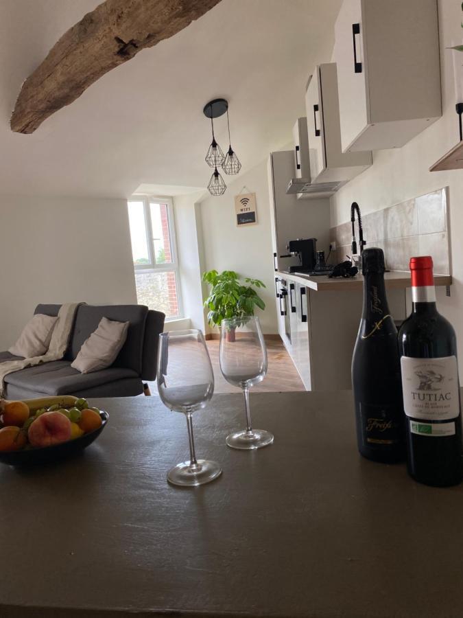 Charmant Appartement Avec Spa Fontenay-le-Comte Bagian luar foto