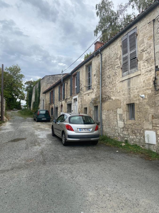 Charmant Appartement Avec Spa Fontenay-le-Comte Bagian luar foto